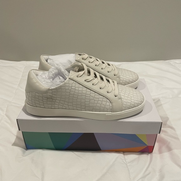 Katy Perry Lace Up Sneaker 8.5 M off white New with Box! - Picture 5 of 9